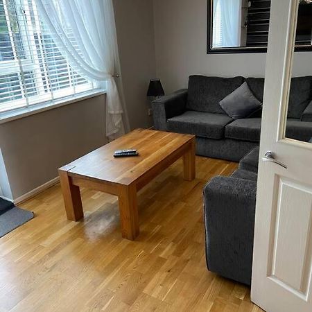 Garland Way 2 Bed House Sheffield Free Parking 5 Min From M1 Villa Mosborough Bagian luar foto
