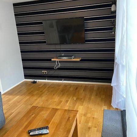 Garland Way 2 Bed House Sheffield Free Parking 5 Min From M1 Villa Mosborough Bagian luar foto