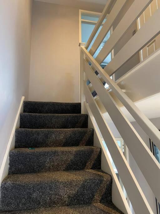 Garland Way 2 Bed House Sheffield Free Parking 5 Min From M1 Villa Mosborough Bagian luar foto