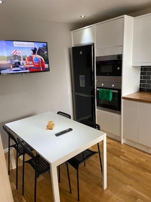 Garland Way 2 Bed House Sheffield Free Parking 5 Min From M1 Villa Mosborough Bagian luar foto