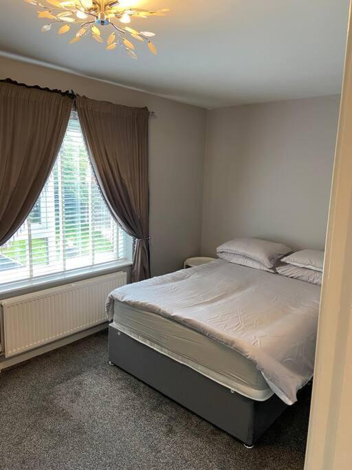 Garland Way 2 Bed House Sheffield Free Parking 5 Min From M1 Villa Mosborough Bagian luar foto