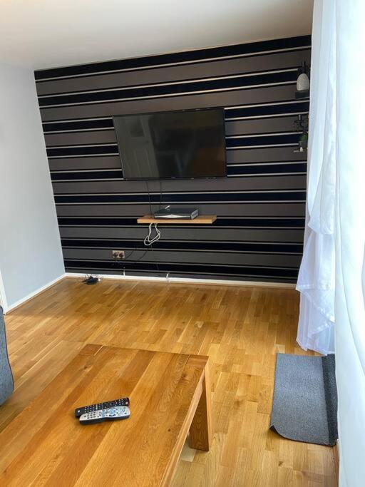 Garland Way 2 Bed House Sheffield Free Parking 5 Min From M1 Villa Mosborough Bagian luar foto